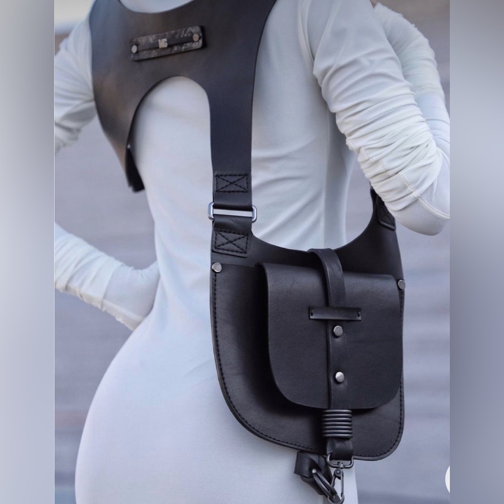 MG. MEGI GABUNIA LEATHER OVER THE SHOULDER BAG